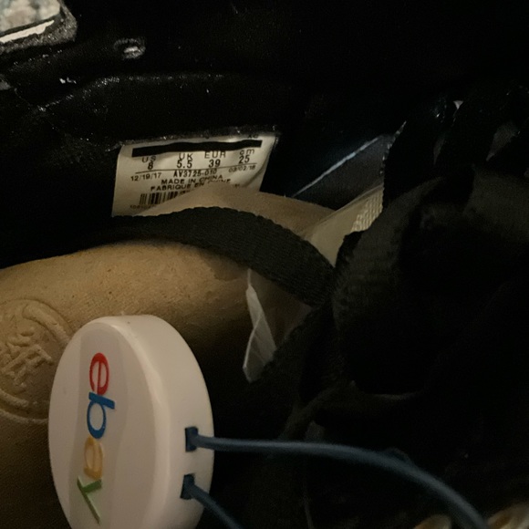 Jordan 1’s shattered backboard satin. Brand New - Picture 6 of 6